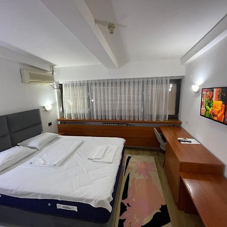 Hotel Square Скопие Екстериор снимка