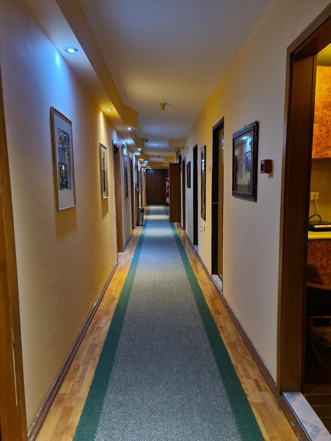 Hotel Square Скопие Екстериор снимка