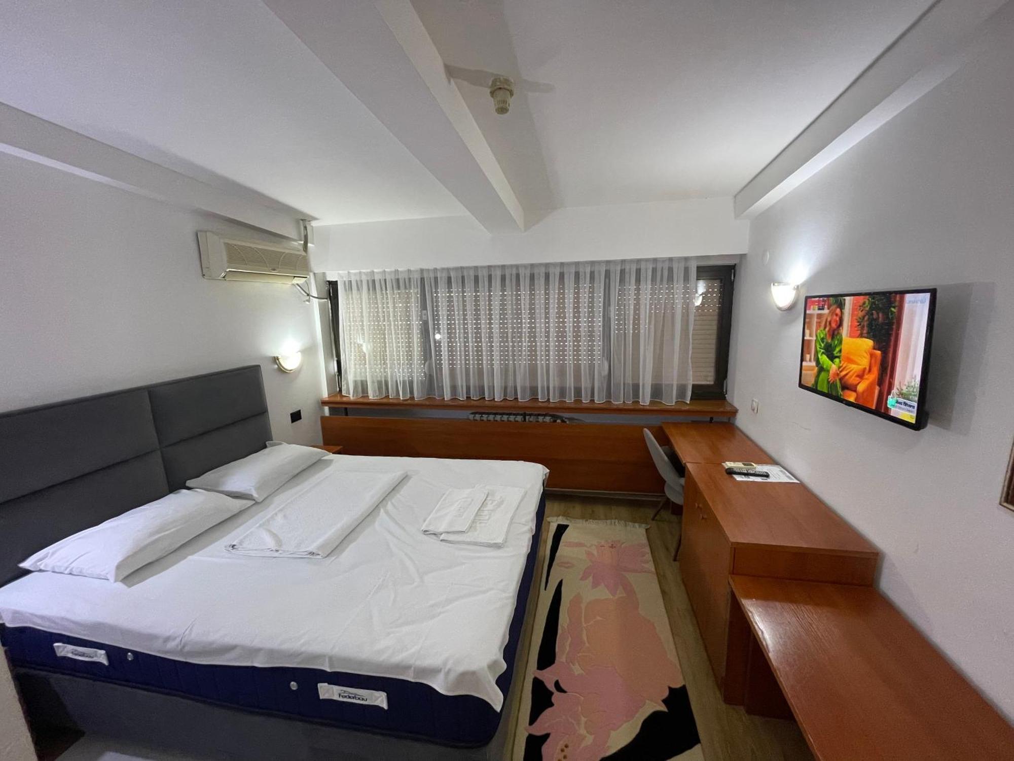 Hotel Square Скопие Екстериор снимка