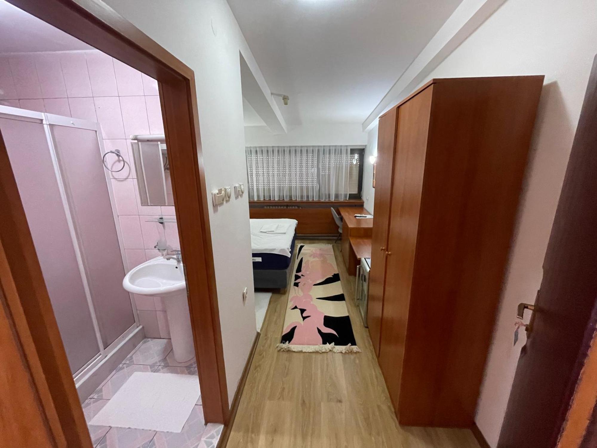 Hotel Square Скопие Екстериор снимка
