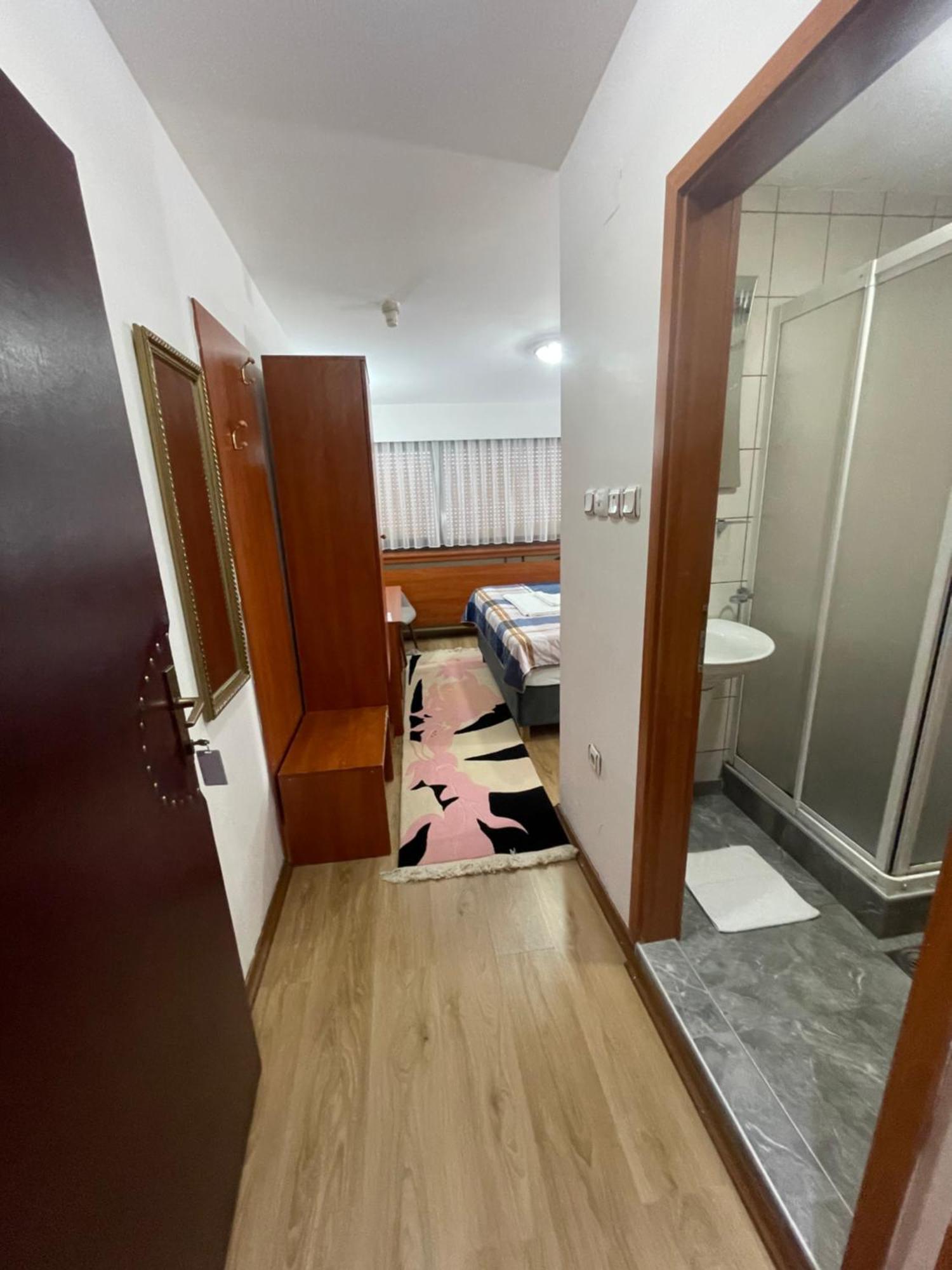 Hotel Square Скопие Екстериор снимка