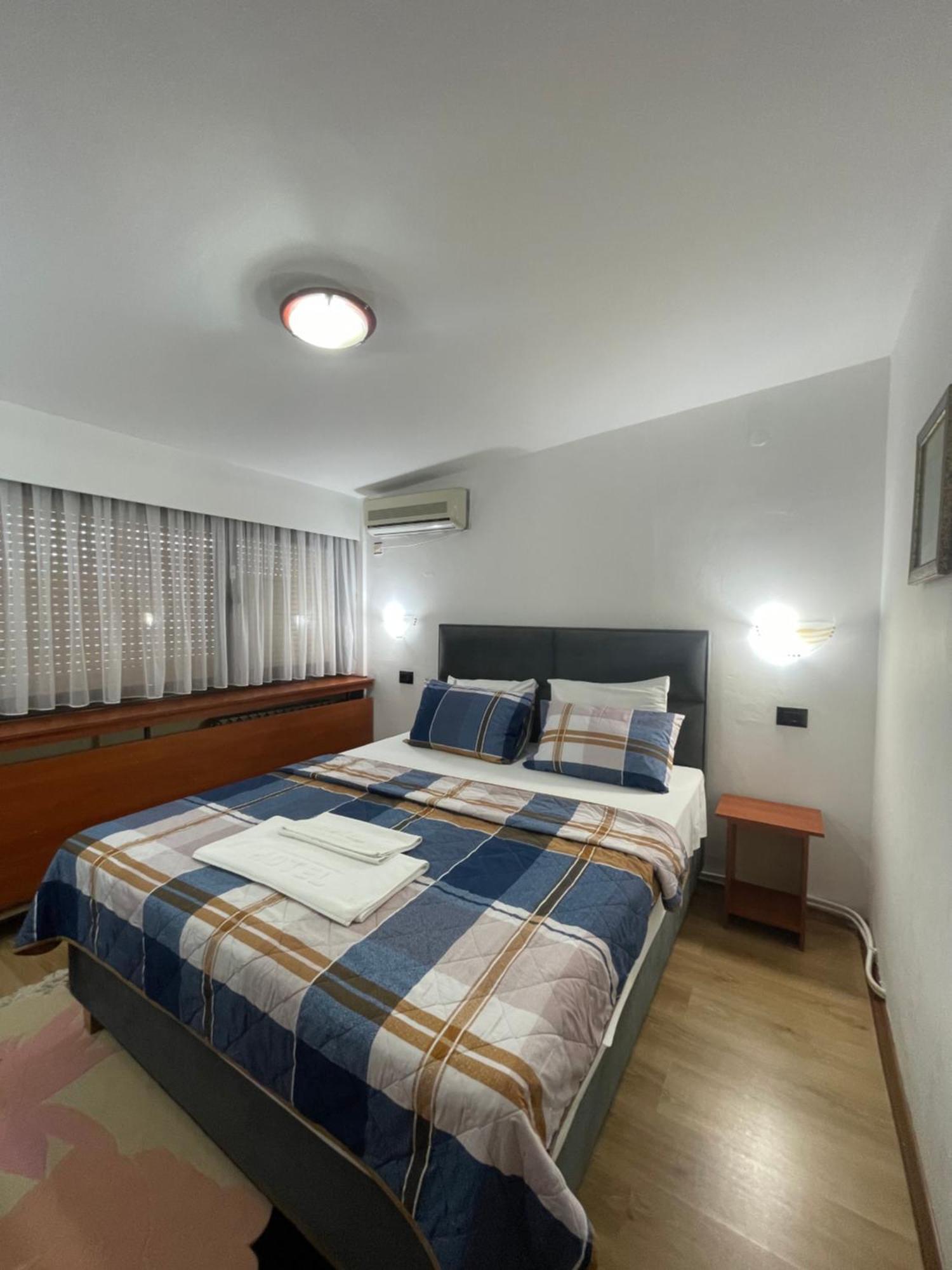 Hotel Square Скопие Екстериор снимка