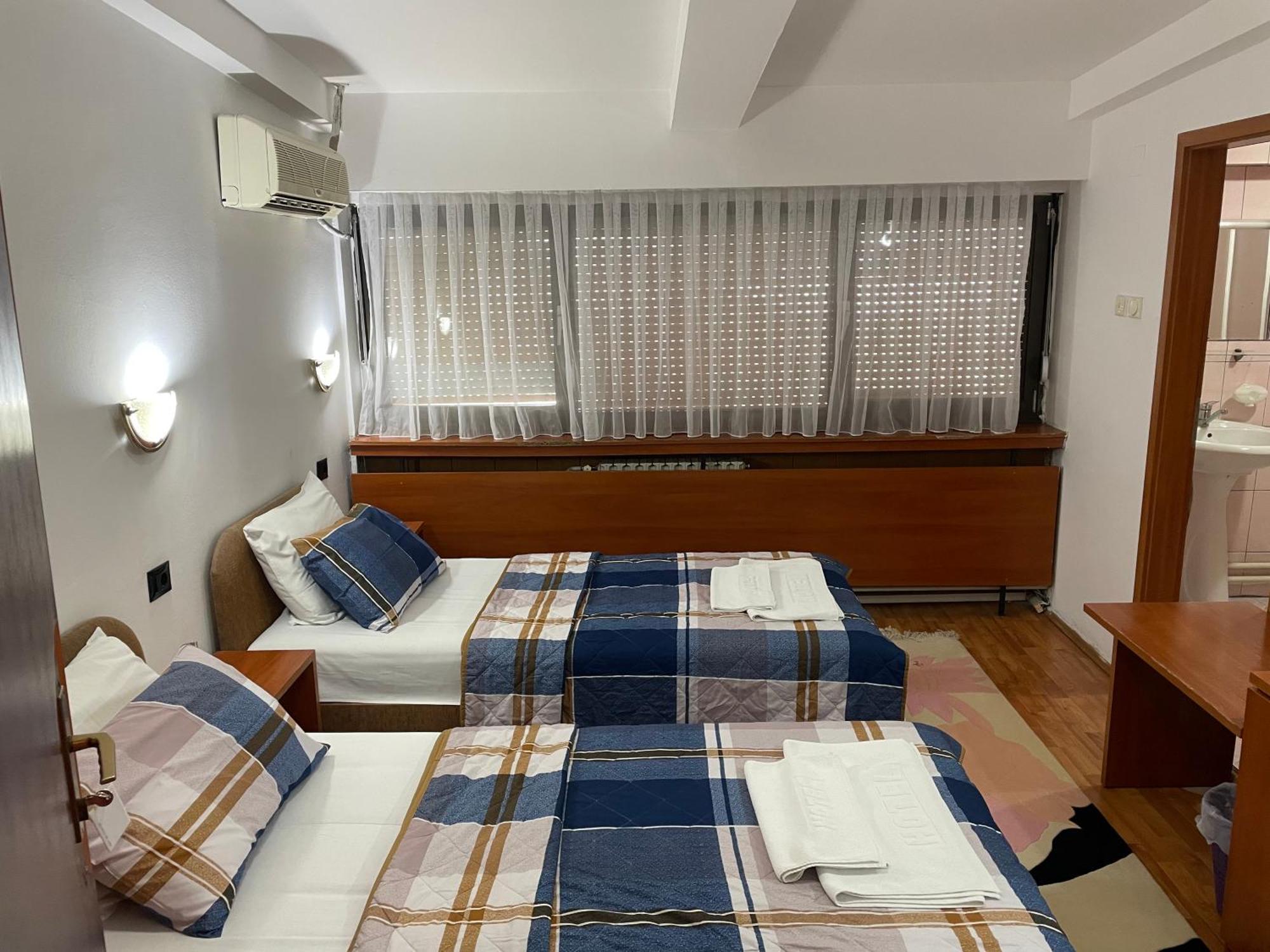 Hotel Square Скопие Екстериор снимка