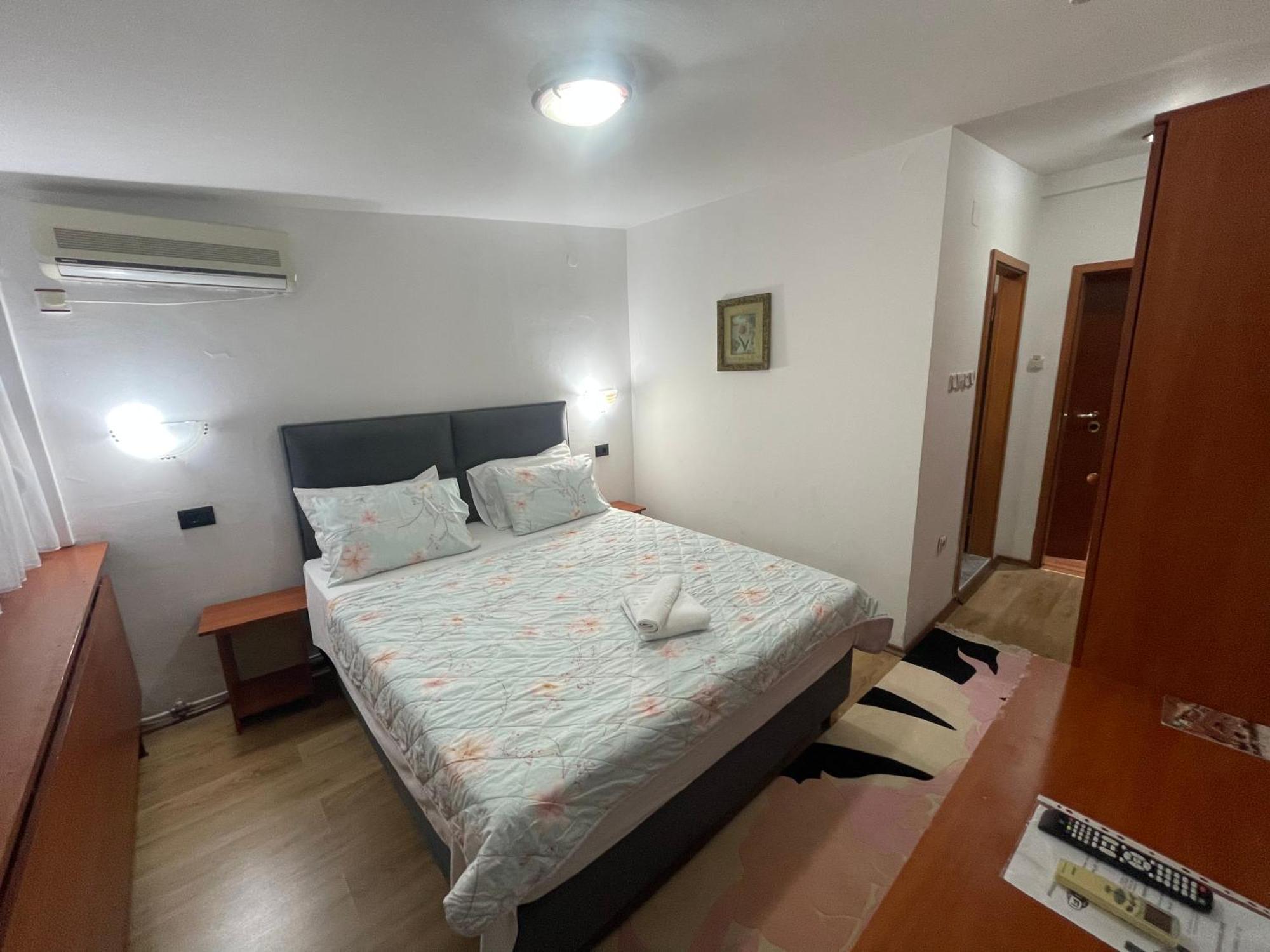 Hotel Square Скопие Екстериор снимка