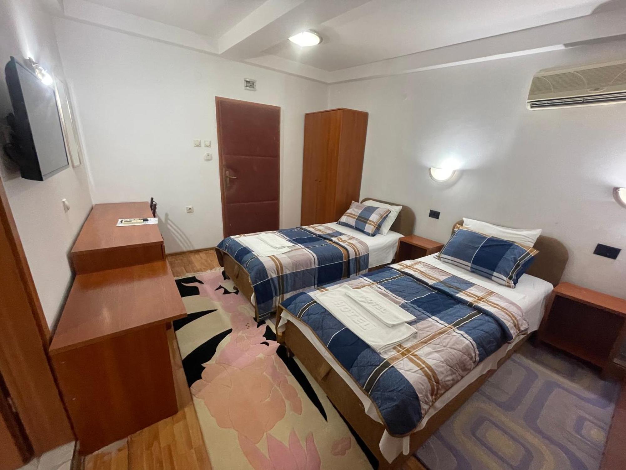 Hotel Square Скопие Екстериор снимка