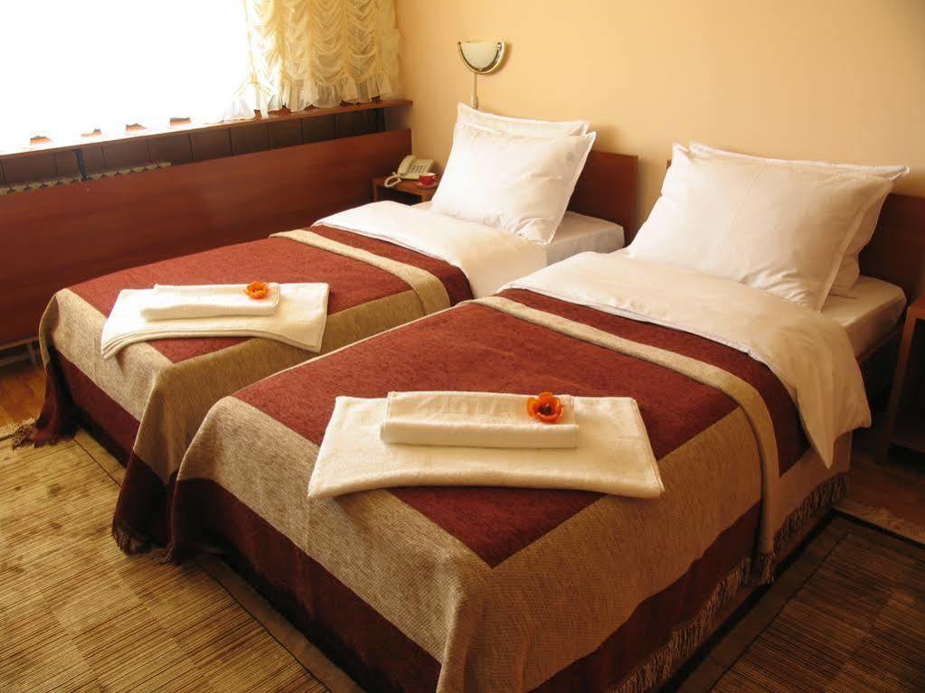 Hotel Square Скопие Екстериор снимка