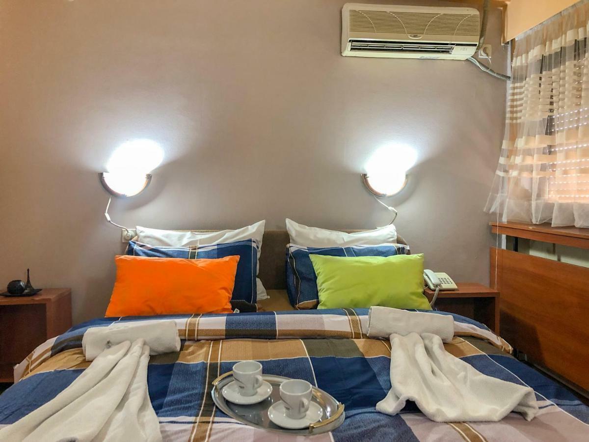 Hotel Square Скопие Екстериор снимка