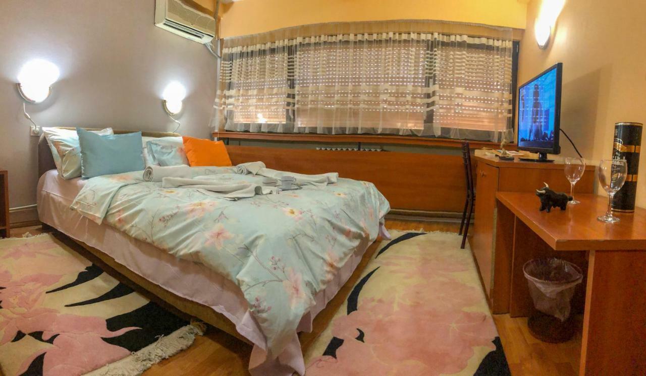 Hotel Square Скопие Екстериор снимка