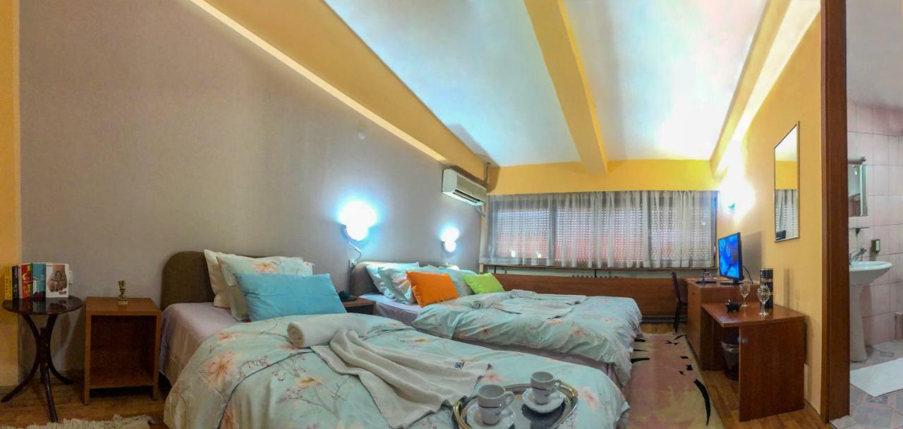 Hotel Square Скопие Екстериор снимка