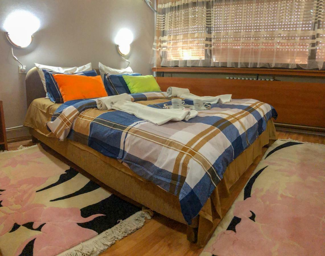 Hotel Square Скопие Екстериор снимка