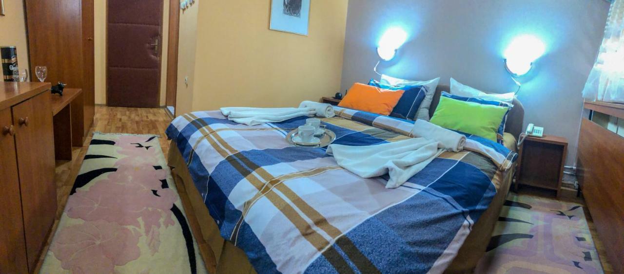 Hotel Square Скопие Екстериор снимка