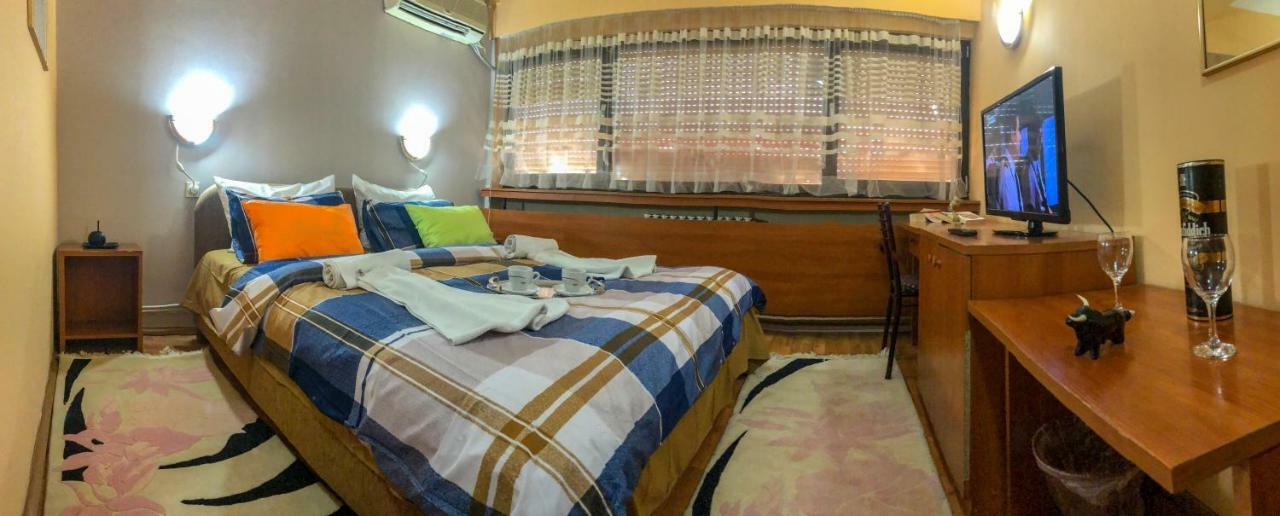 Hotel Square Скопие Екстериор снимка