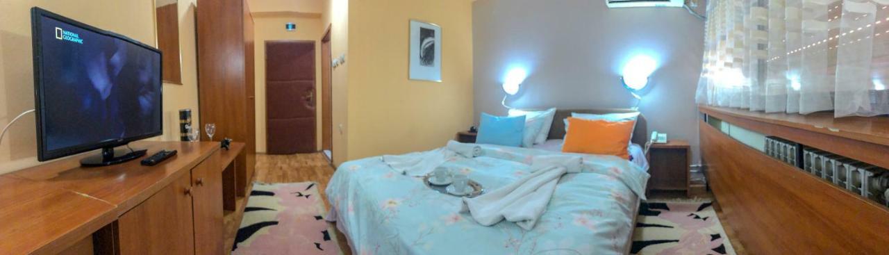 Hotel Square Скопие Екстериор снимка