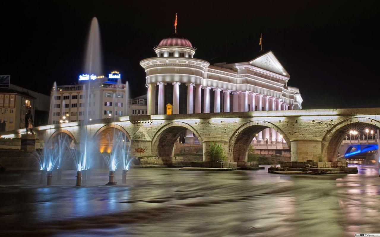 Hotel Square Скопие Екстериор снимка