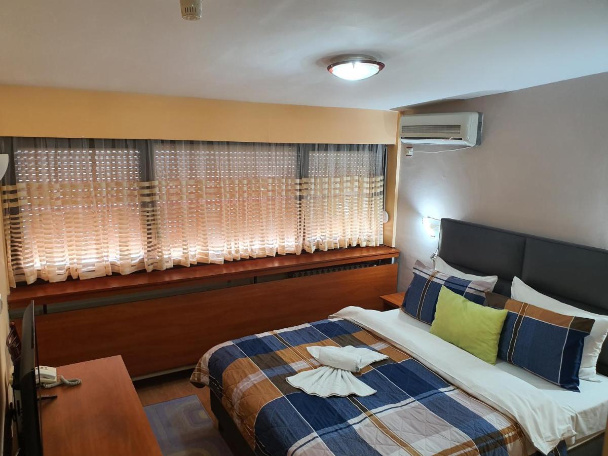 Hotel Square Скопие Екстериор снимка