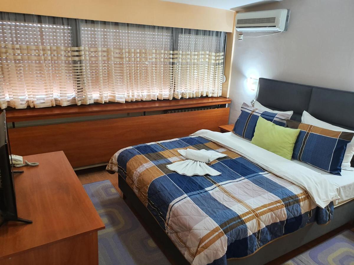 Hotel Square Скопие Екстериор снимка