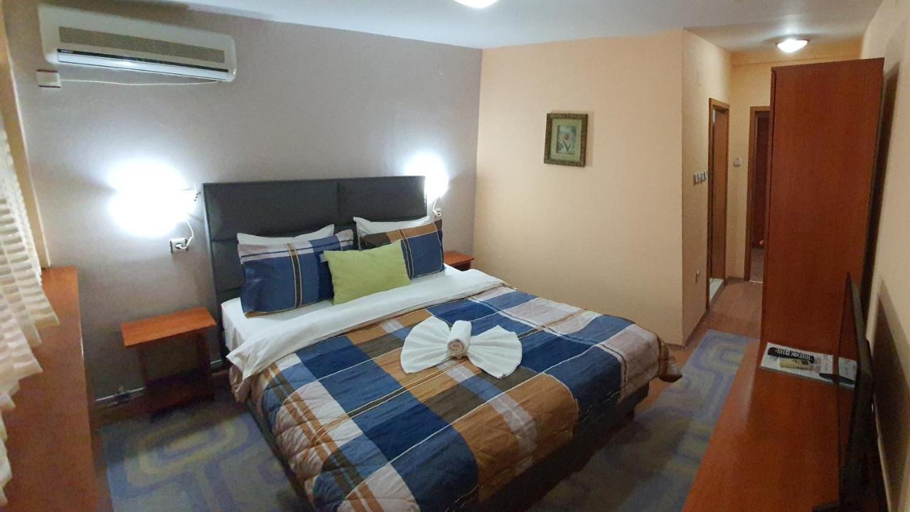 Hotel Square Скопие Екстериор снимка
