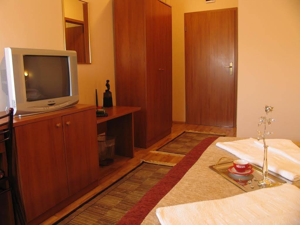 Hotel Square Скопие Екстериор снимка