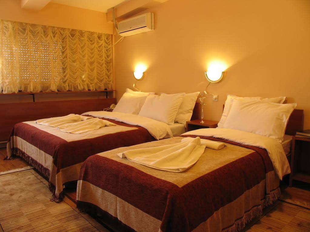 Hotel Square Скопие Екстериор снимка