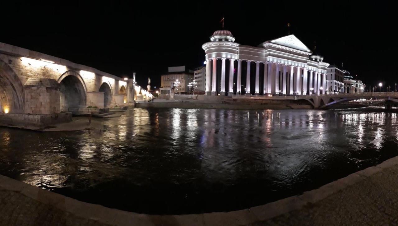 Hotel Square Скопие Екстериор снимка